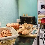 Republik Ξενοδοχείο